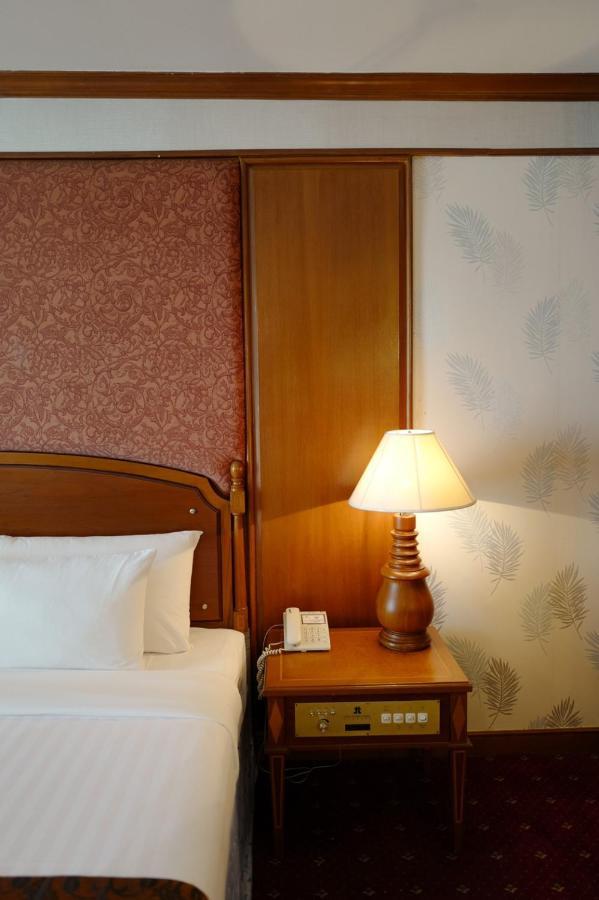 Town In Town Hotel Bangkok Extérieur photo