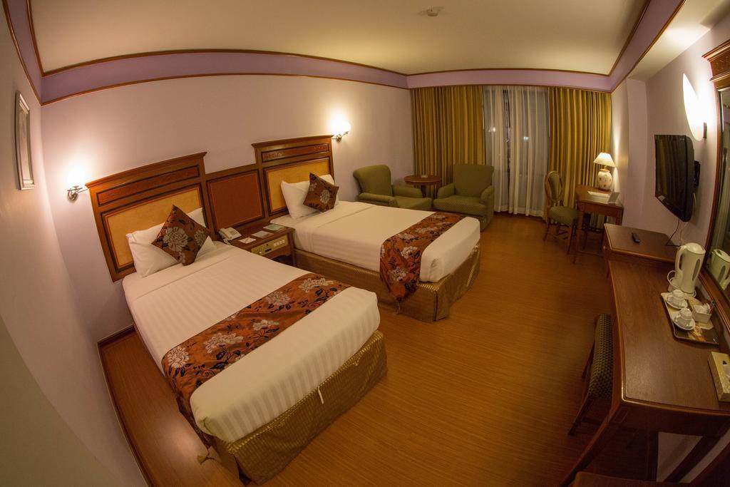 Town In Town Hotel Bangkok Extérieur photo